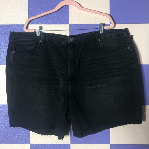 NWT Blank NYC Crop Girlfriend Shorts in Black - Size 24W - Picture 2 of 6